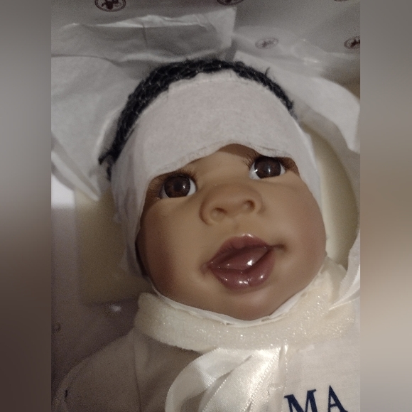 New Ashton Drake Obama Birth Of Hope doll Realistic Linda Murray Artist RARE - Picture 8 of 8